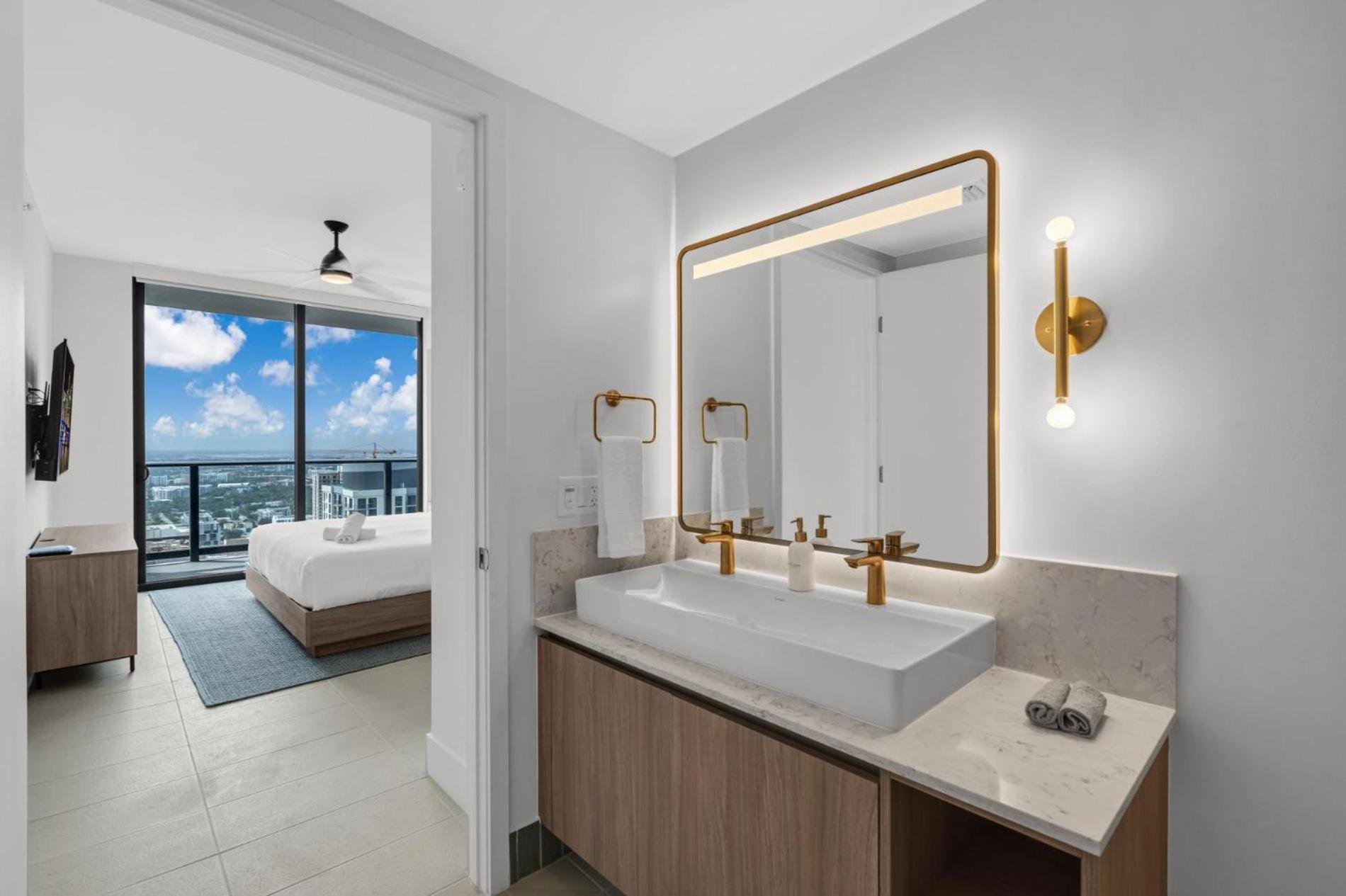 Modern 1Br Apartment With Breathtaking Views Heart Of Downtown Miami Kültér fotó
