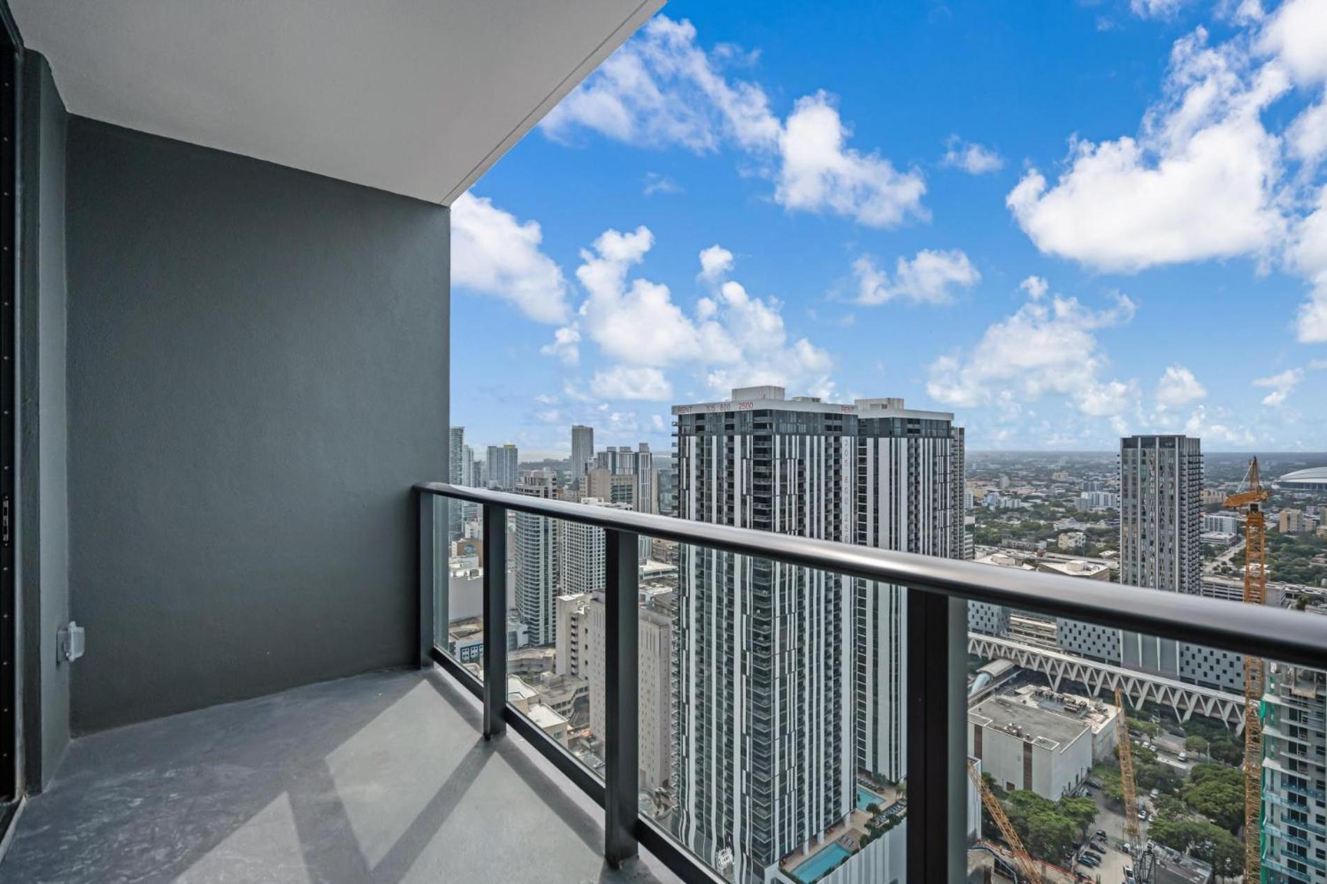 Modern 1Br Apartment With Breathtaking Views Heart Of Downtown Miami Kültér fotó